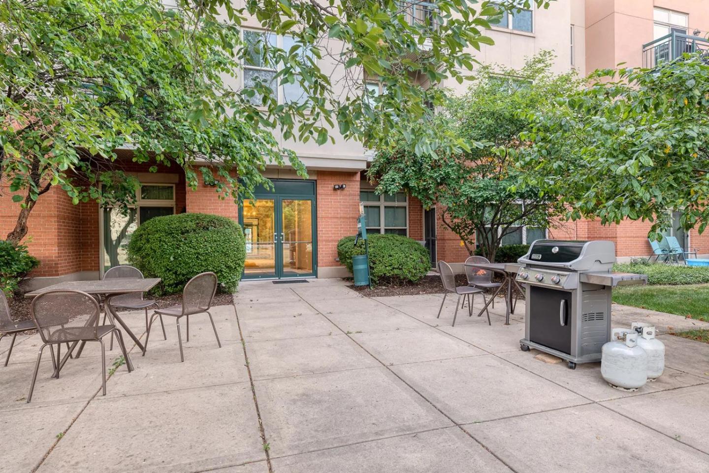 Valencia Place Image 3