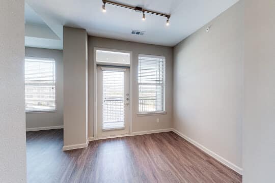 Residence at Oakmont Apartments Image 7