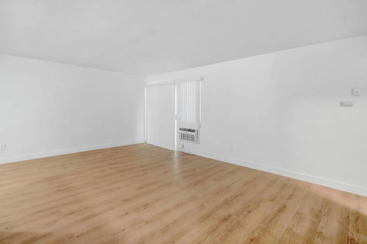 930 N.Martel Ave. Image 2