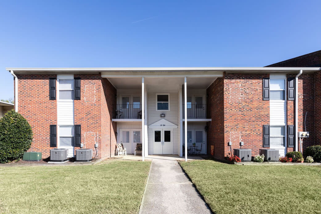Carson Square Apartments Image 11