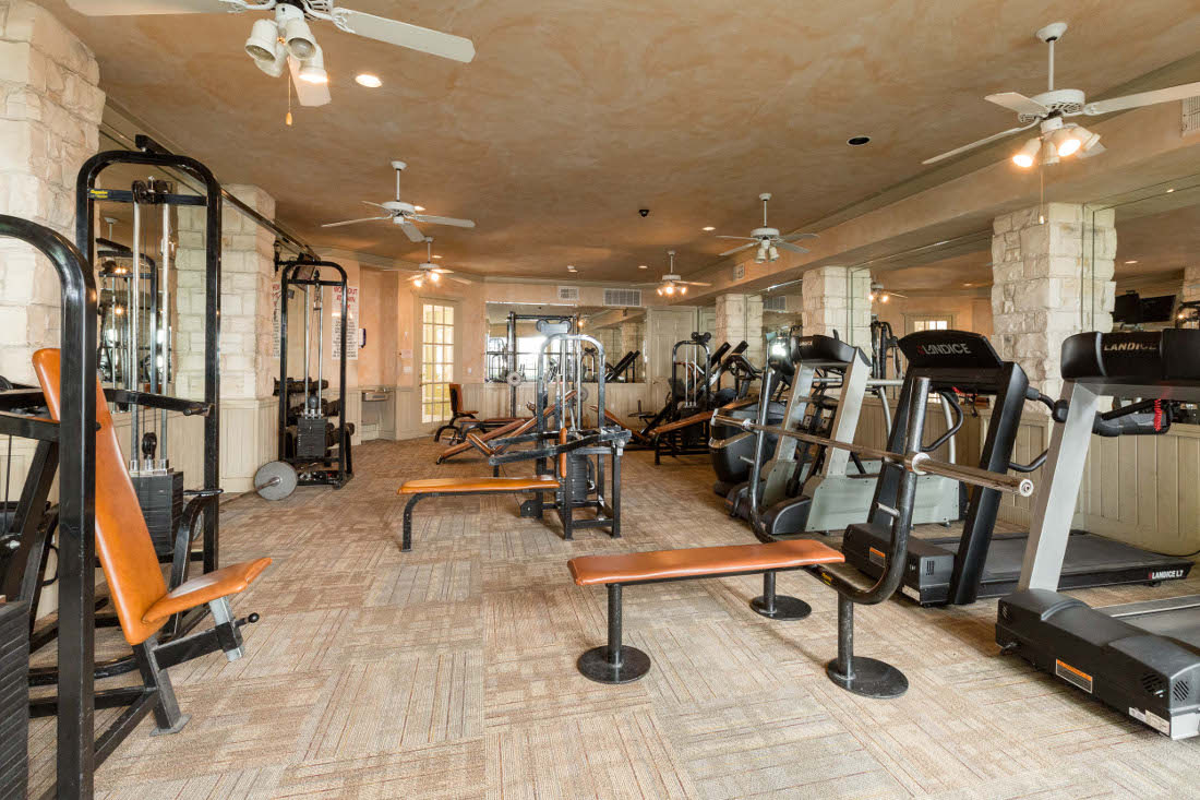 Vail Village Club Apartments Image 2