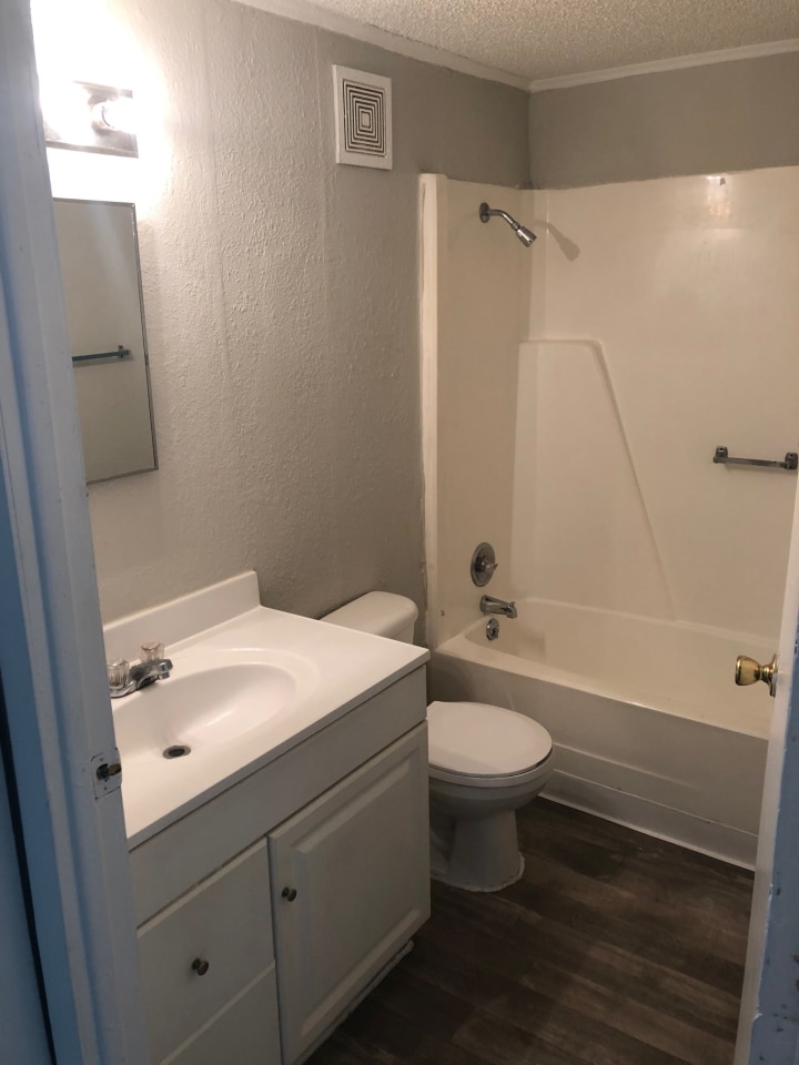 Live Oak Apartments Image 5