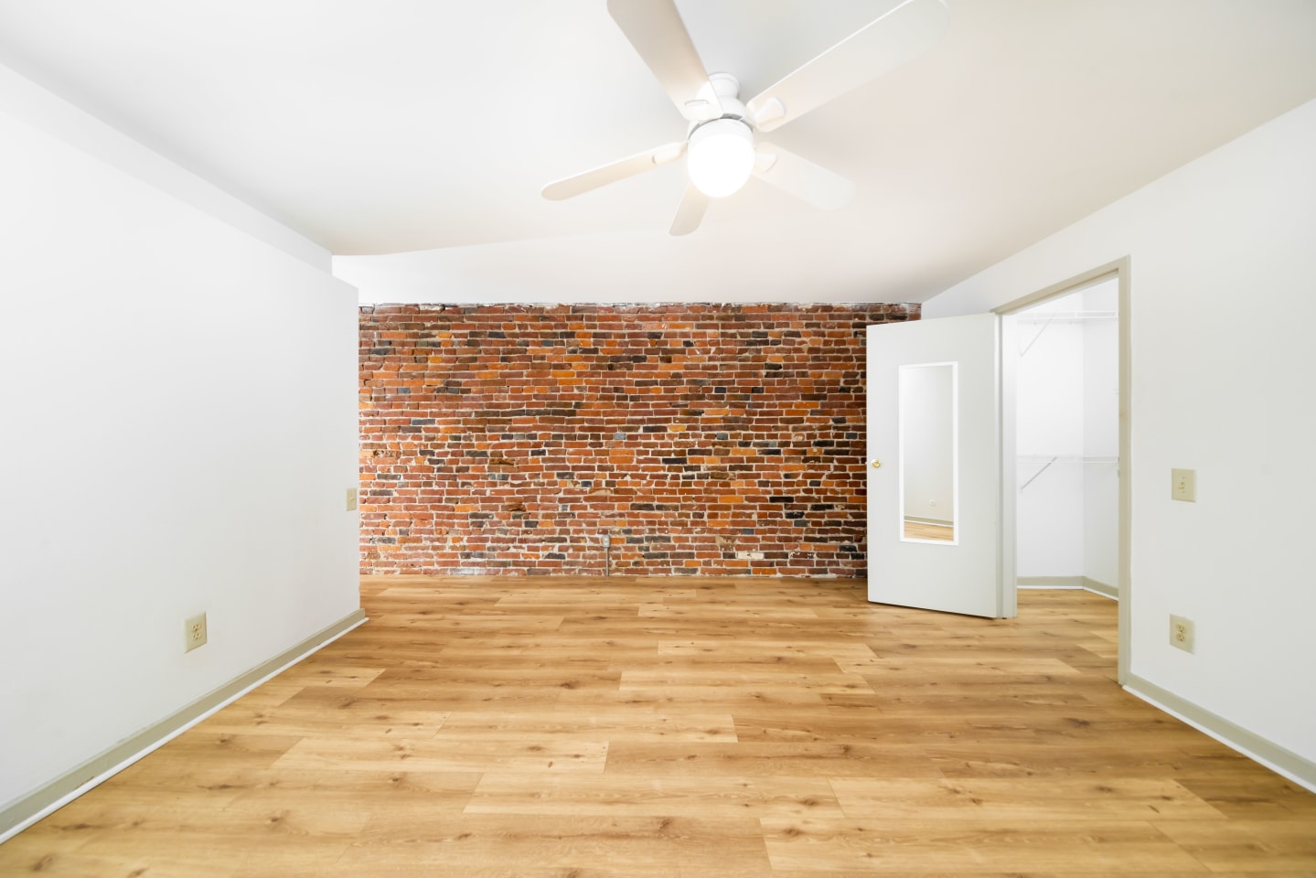 Waterfront Apartments Image 45