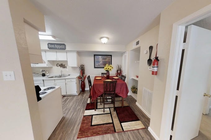Northlake Manor Image 2