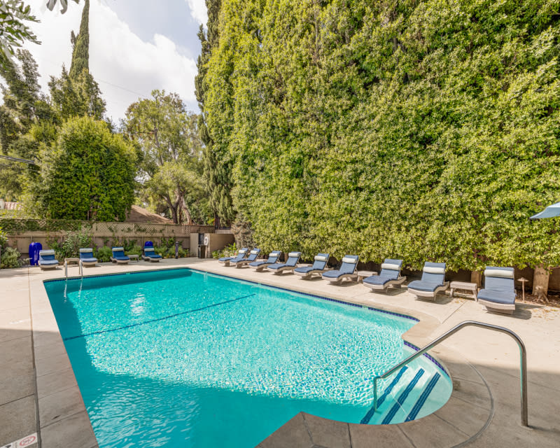 Hermoyne Apartments Image 7