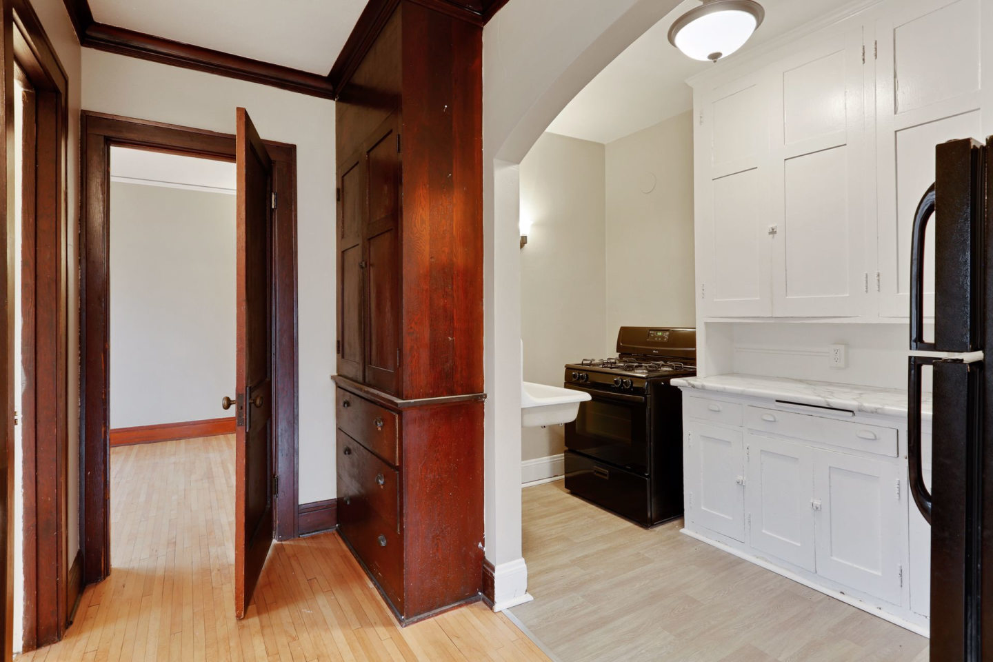 1610 Charles Avenue Image 4
