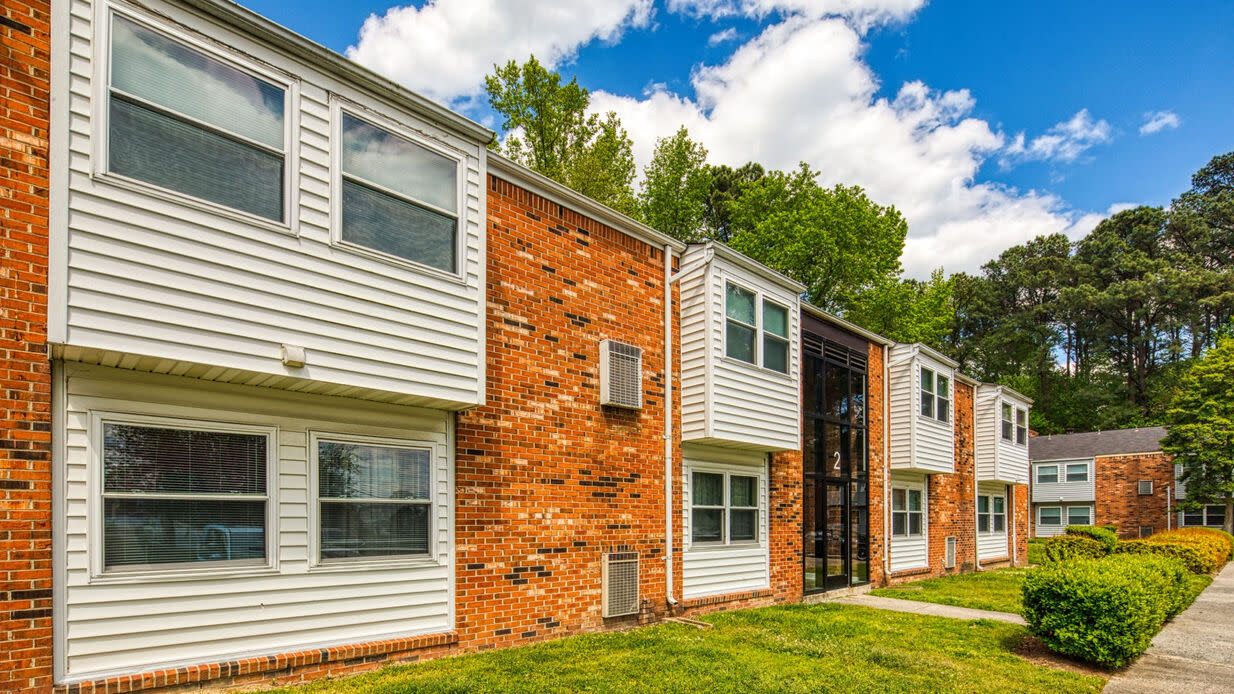 Pinewood Apartment Homes Image 9