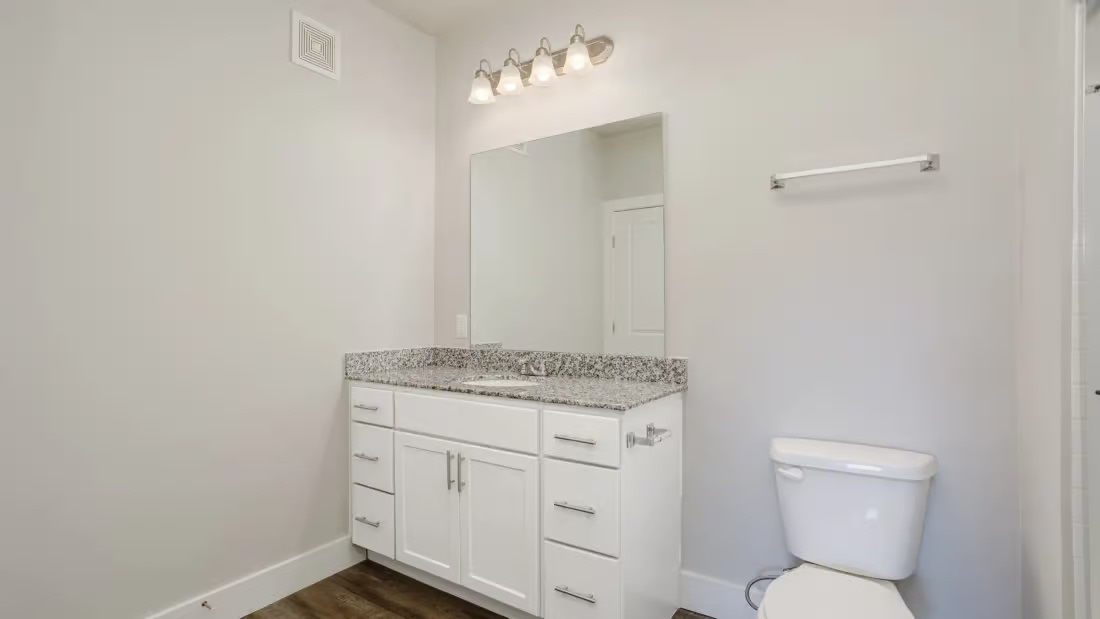 The Pointe at Five Oaks Apartments Image 5