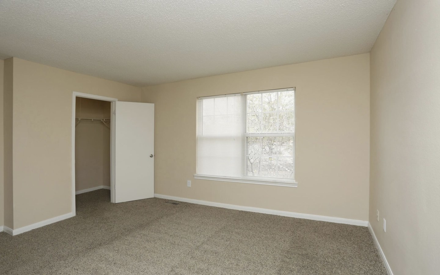 Jamestown Pointe Apartments Image 26