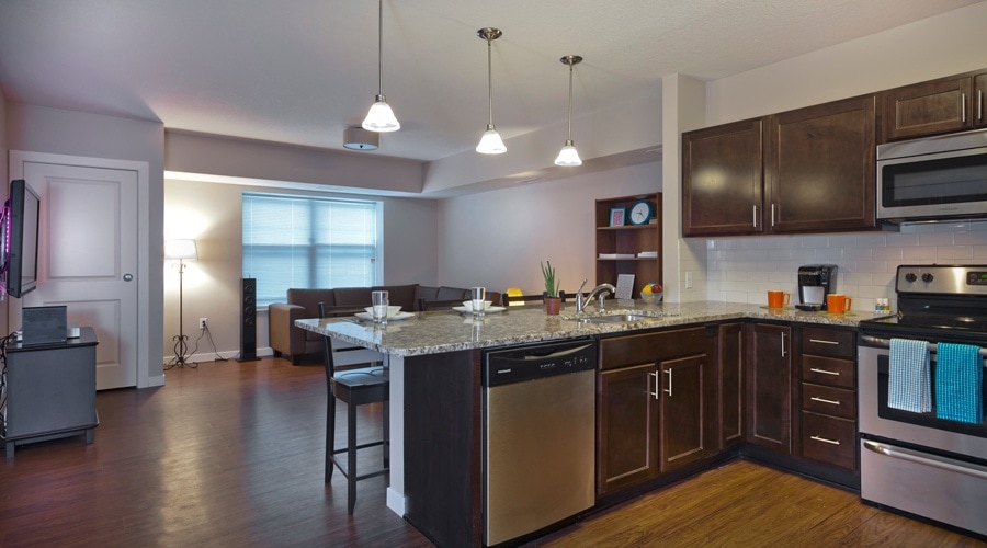 West Grand Avenue - Student Housing Image 6