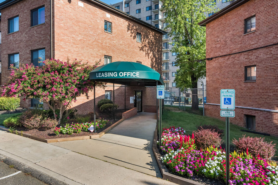 Parkway Apartments Image 14