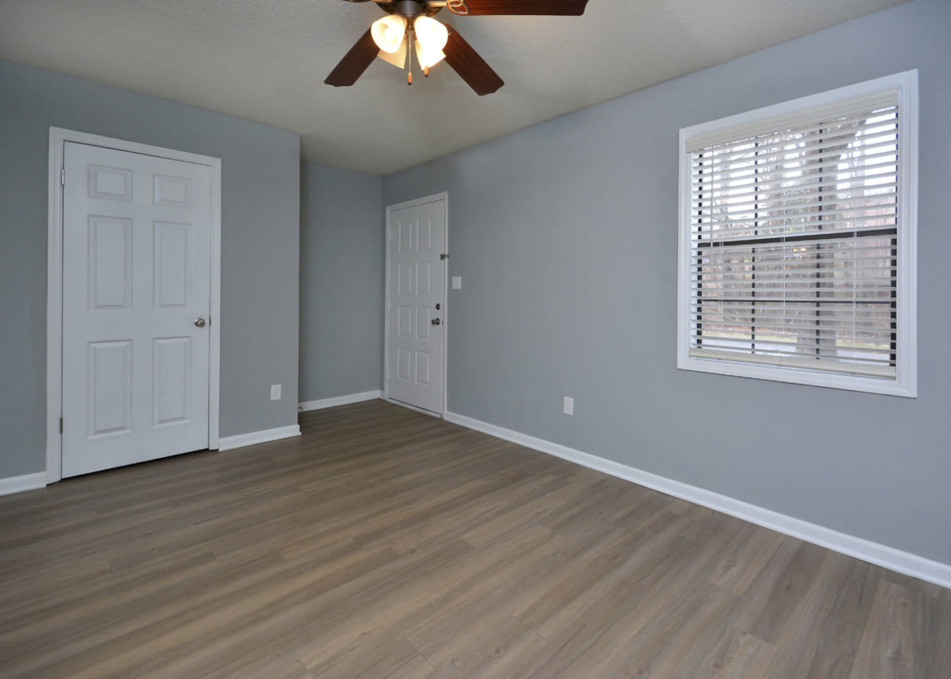 Lindsey Manor Apartments Image 5