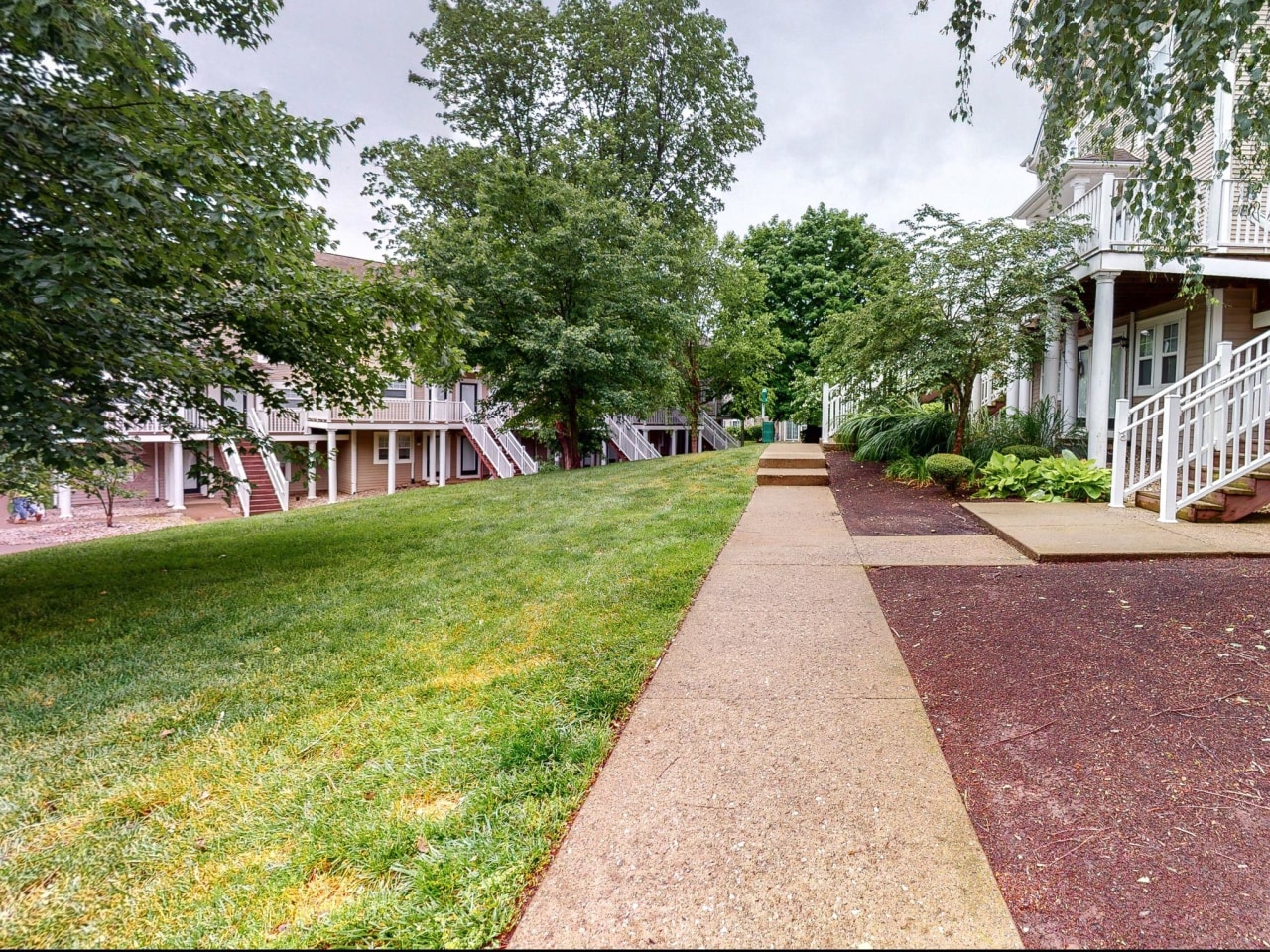 Yugo Lexington Campus Court Image 14