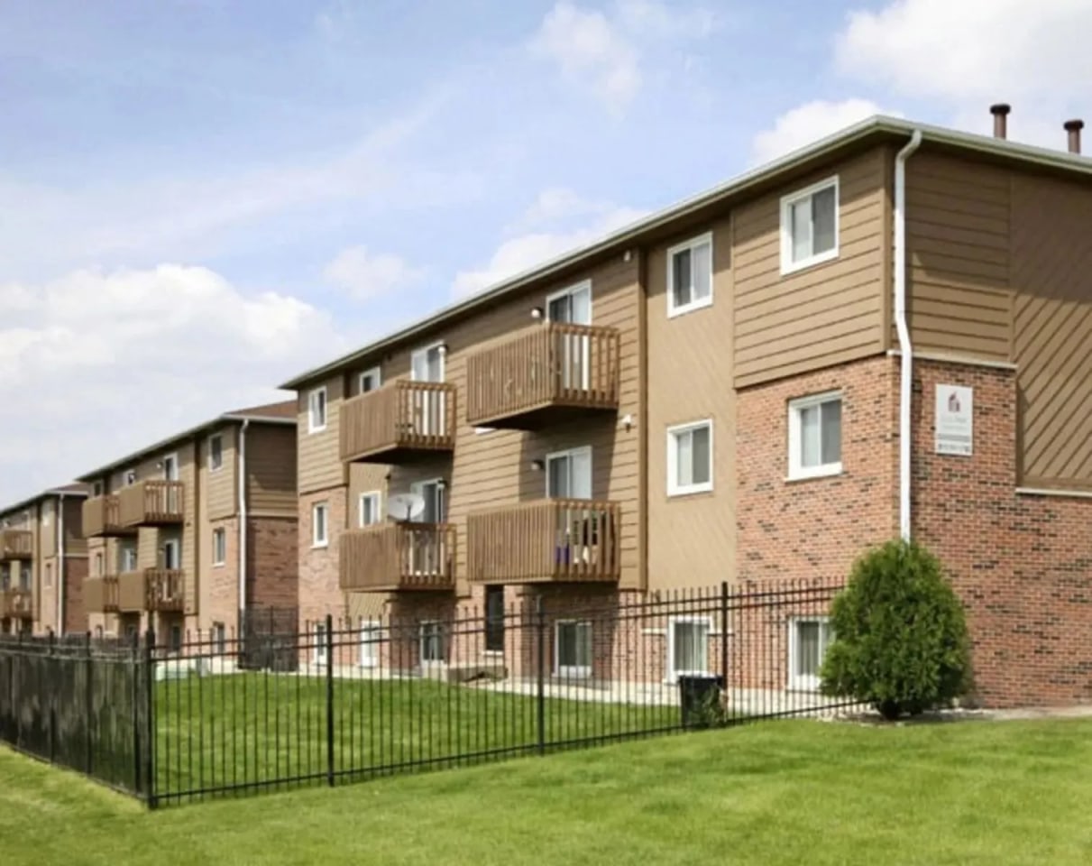 Eco Park Apartments Image 9