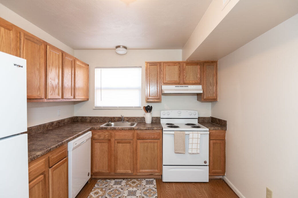 Carson Square Apartments Image 3
