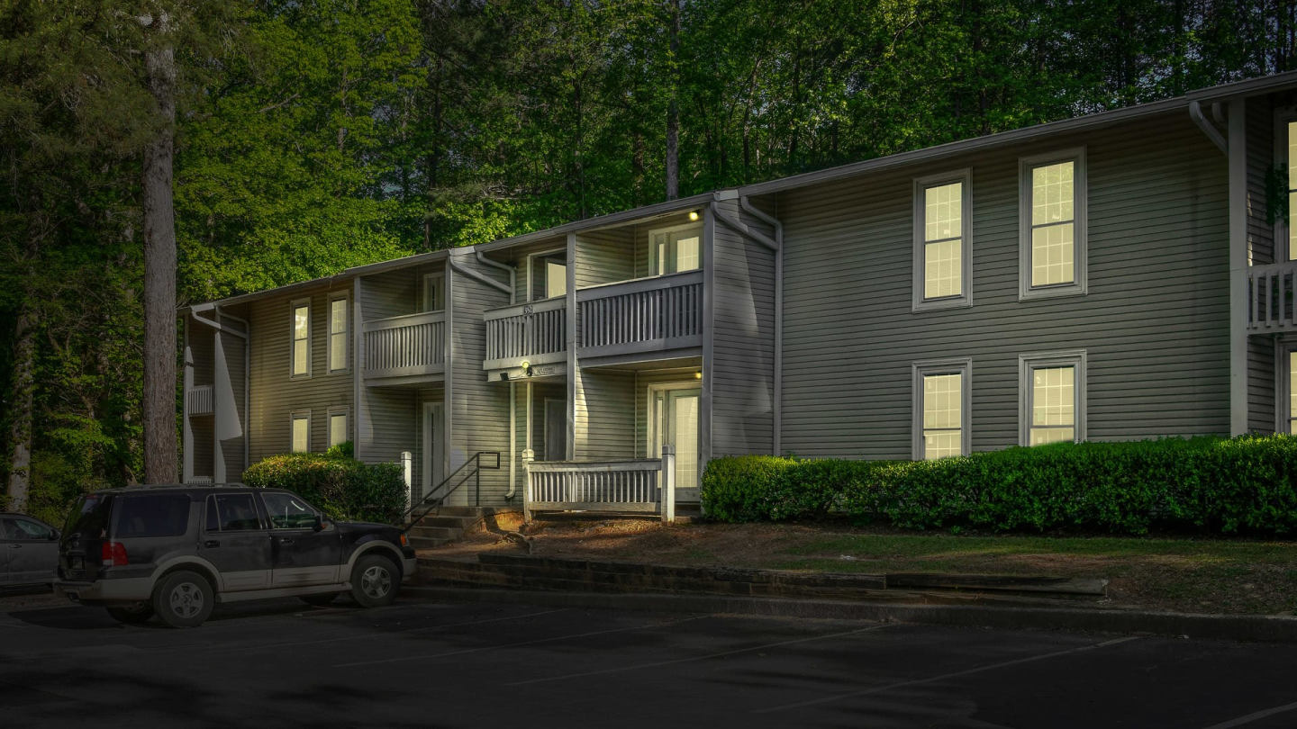 Premier Apartments Image 10