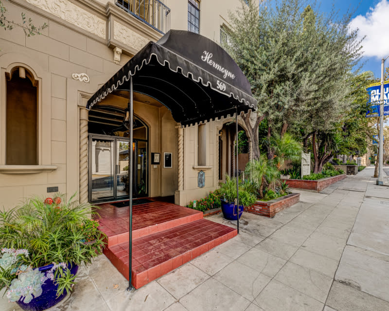 Hermoyne Apartments Image 12