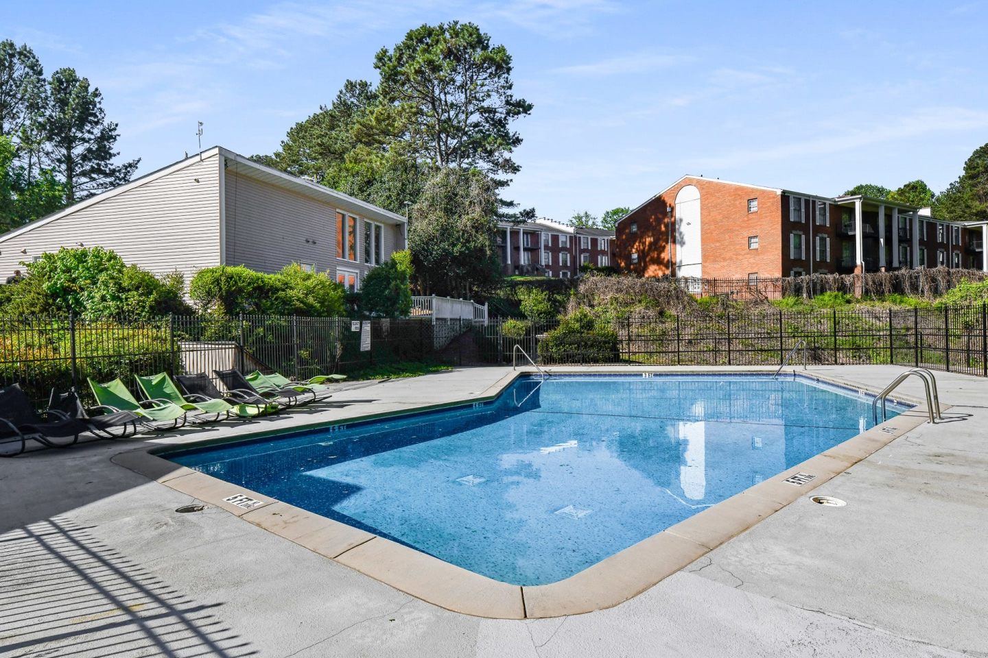 Premier Apartments Image 9