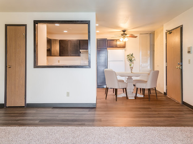 Fox River Bluff Apartments Image 2