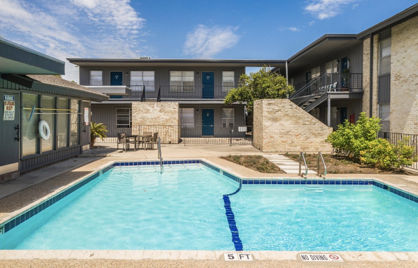 Village Oaks Apartments Image 18