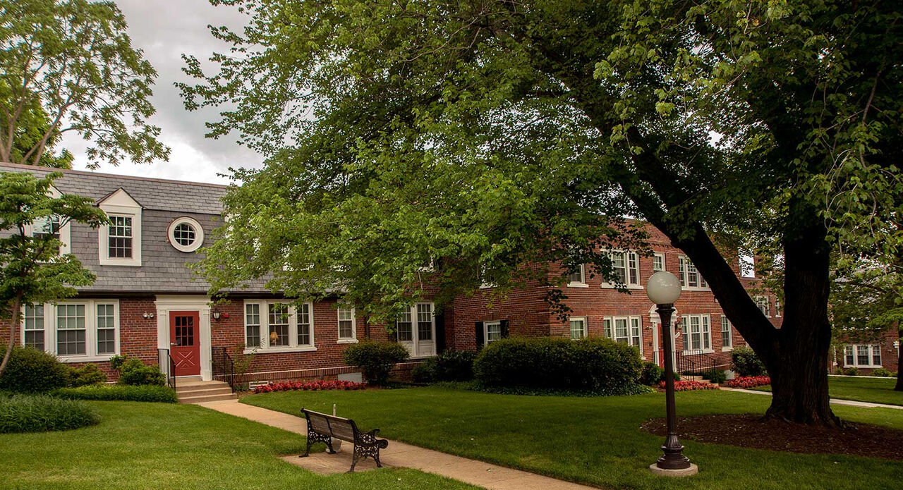 Colonial Village Apartments Image 44