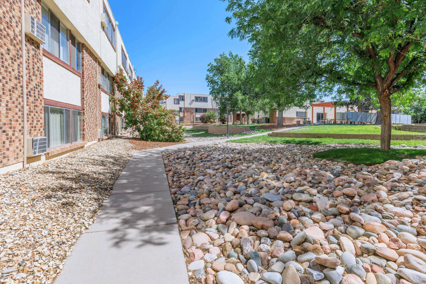 Skyview Condominiums Image 32
