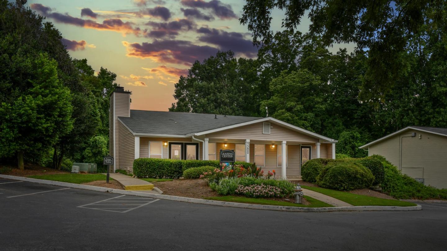 Premier Apartments Image 7