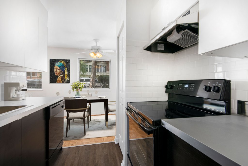 441 West Barry Image 2