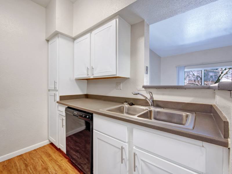 Village Crest Apartments Image 3