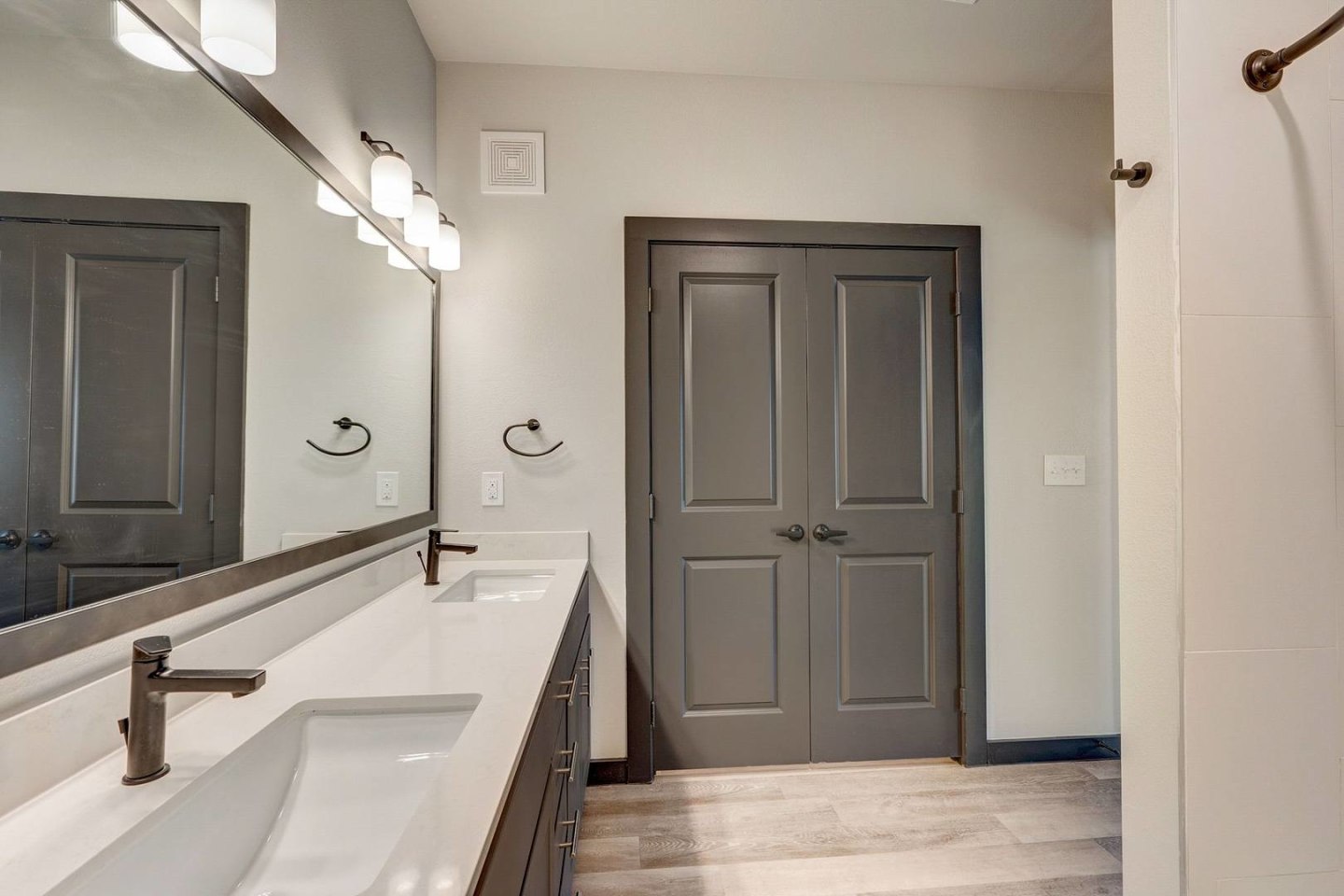Skyview Flats Image 13