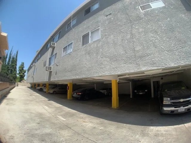 Roscoe Street Image 26
