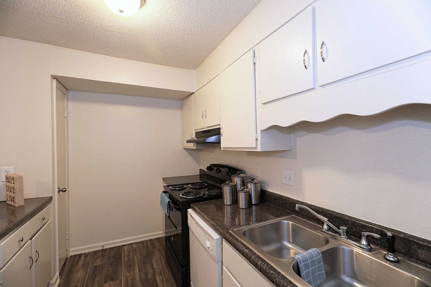 The Morehead Apartments Homes Image 16