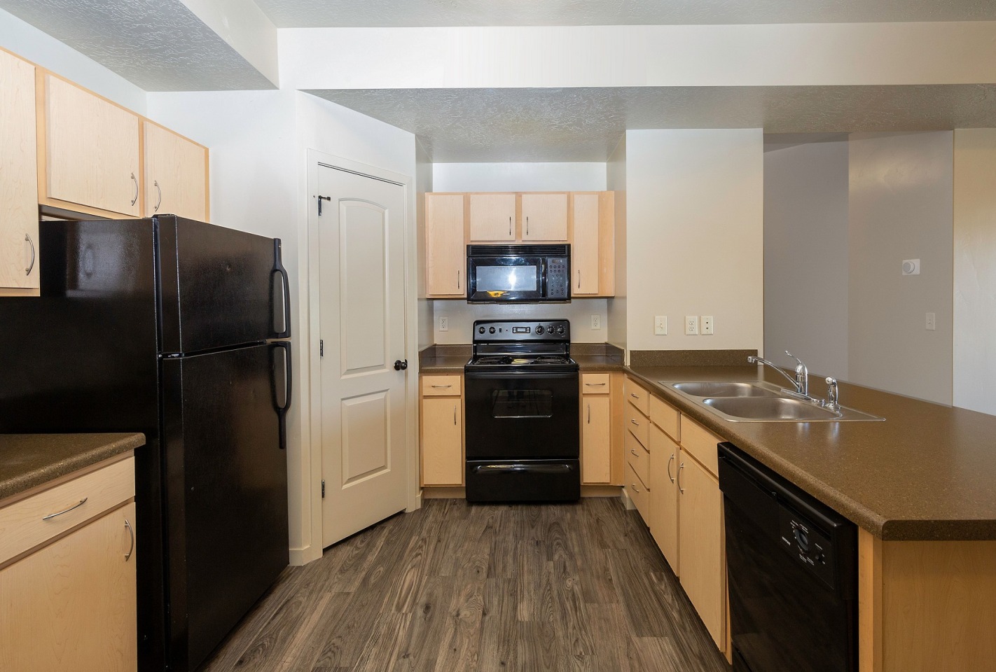 Wilshire Place Apartments Image 27