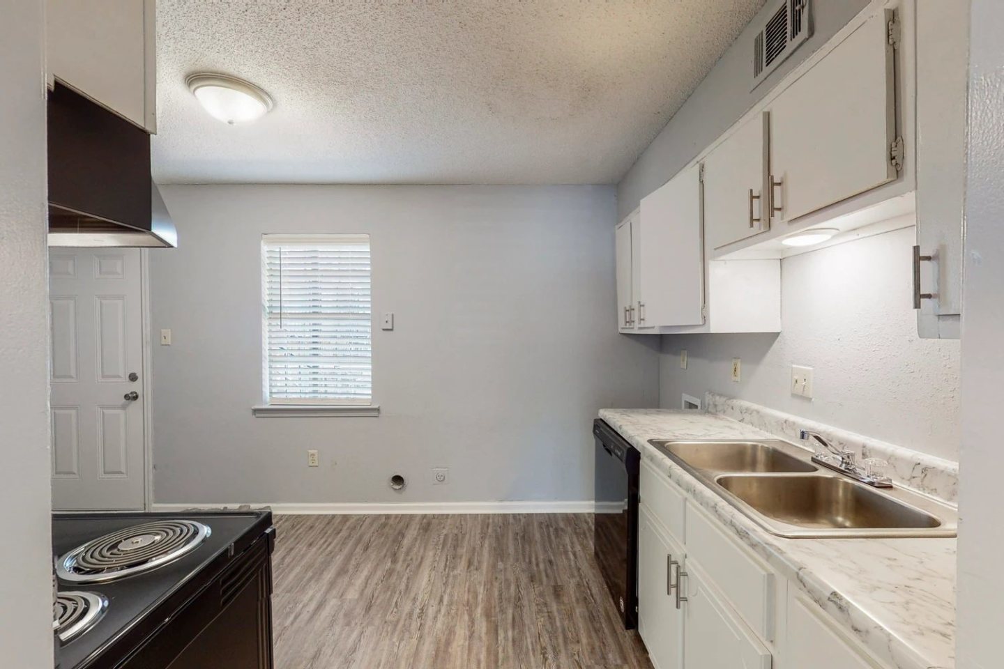Luxe at Raleigh Apartments Image 8