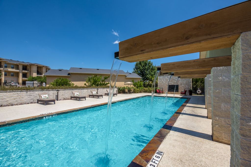 Crest Round Rock Image 11