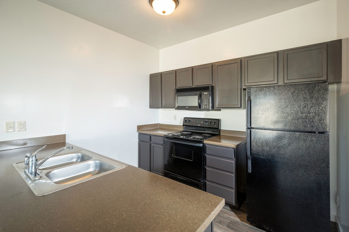 Wilshire Place Apartments Image 31