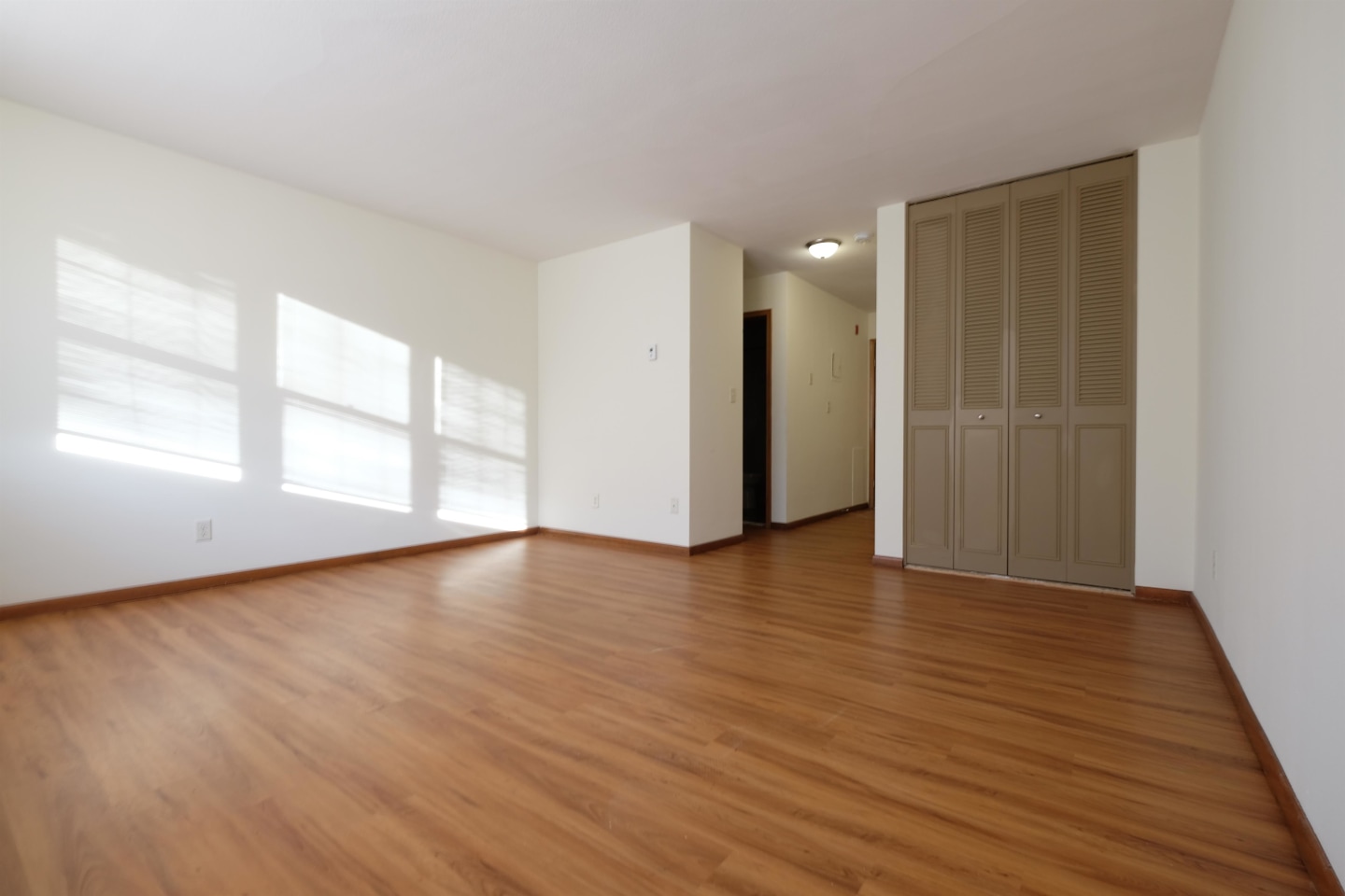 Bryant Manor Apartments Image 6