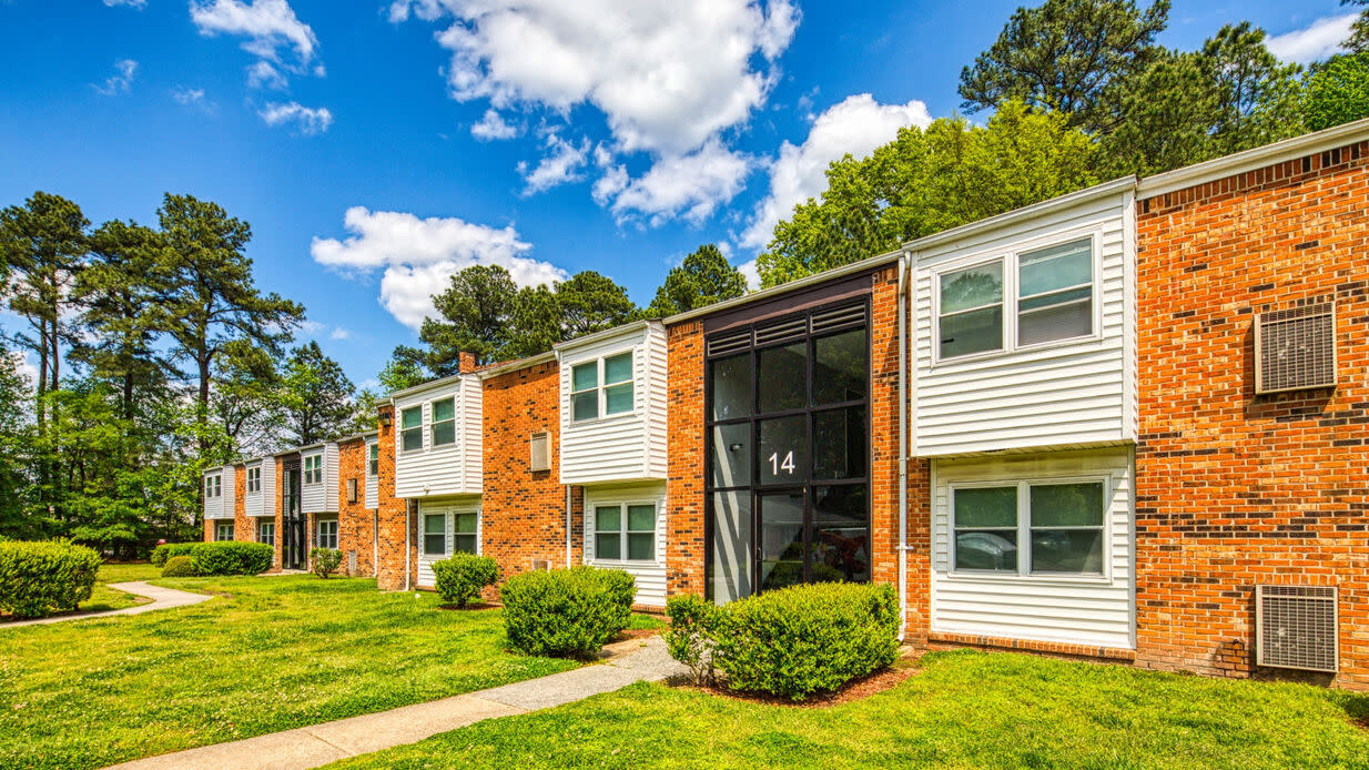 Pinewood Apartment Homes Image 11