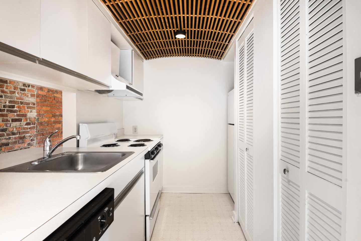 Waterfront Apartments Image 31