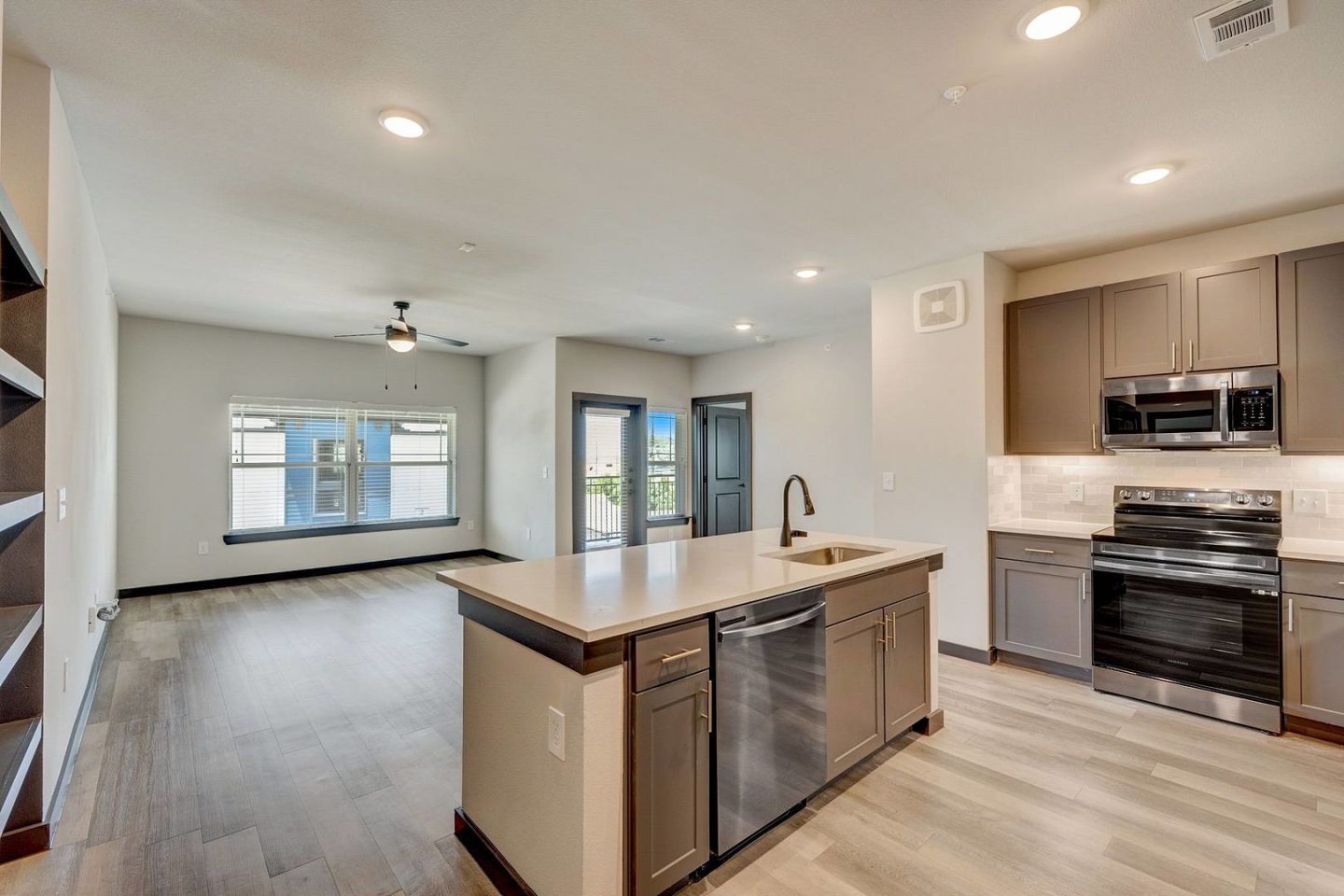 Skyview Flats Image 17