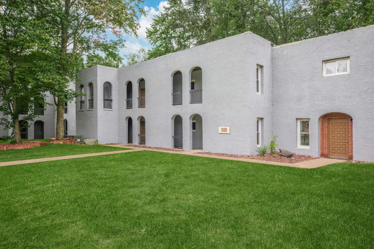 Country Club Apartments Image 7