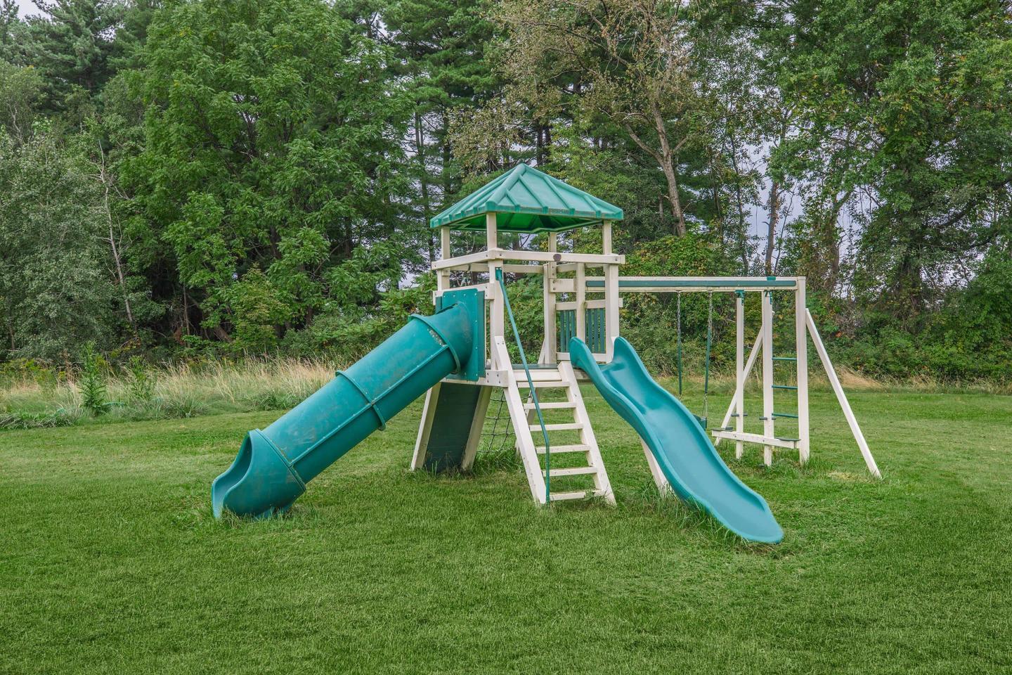 Country Club Apartments Image 9