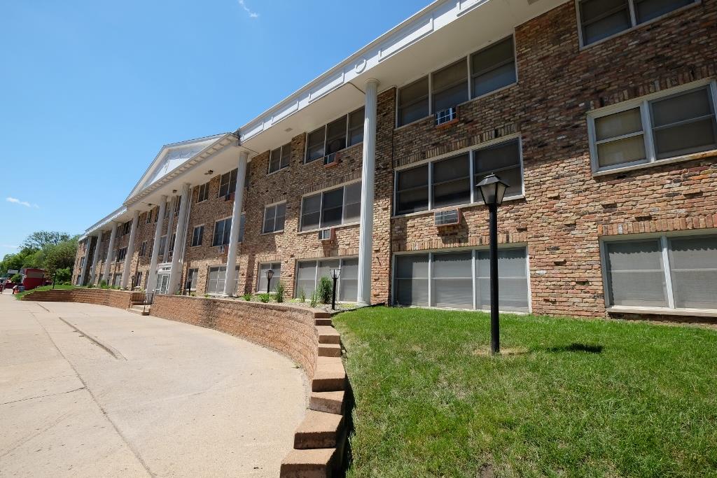 Bryant Manor Apartments Image 15