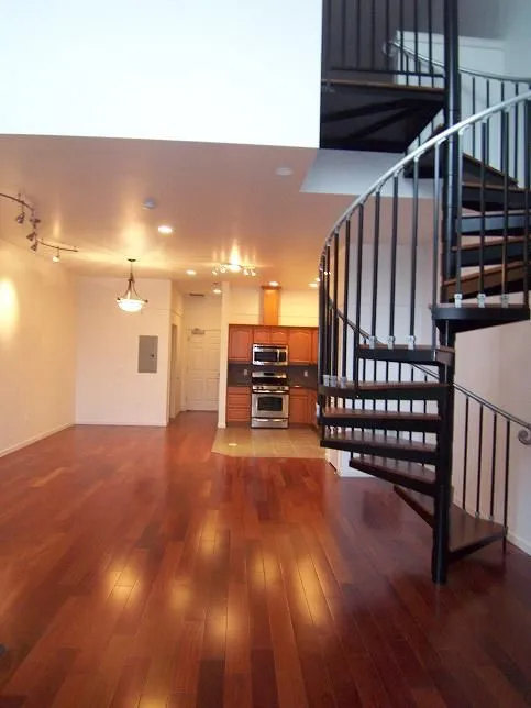 Hawthorne 44 Image 9