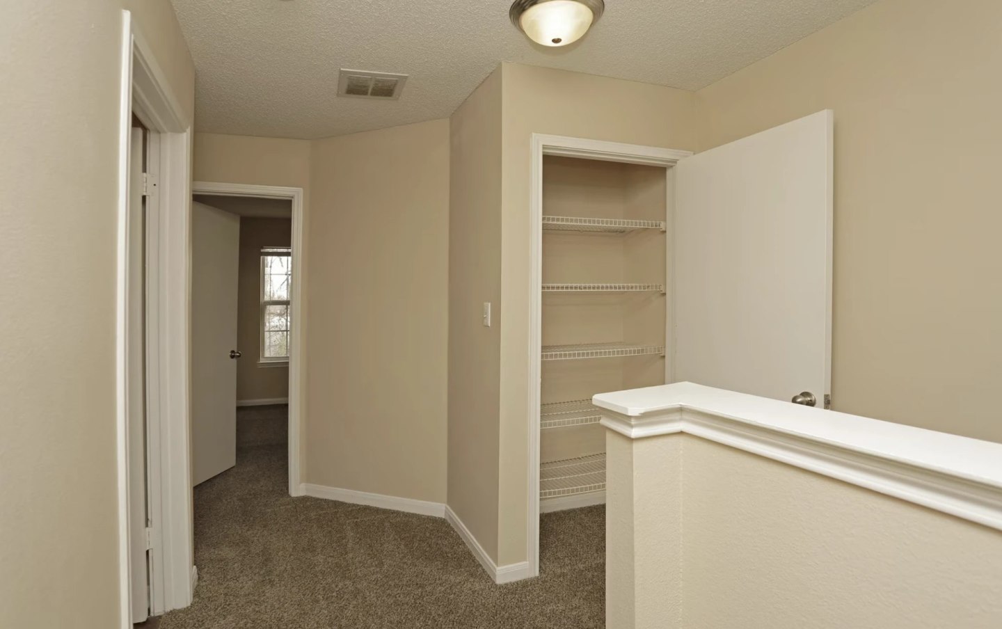Jamestown Pointe Apartments Image 32