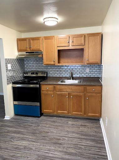 Hillside Manor Apartments Image 1
