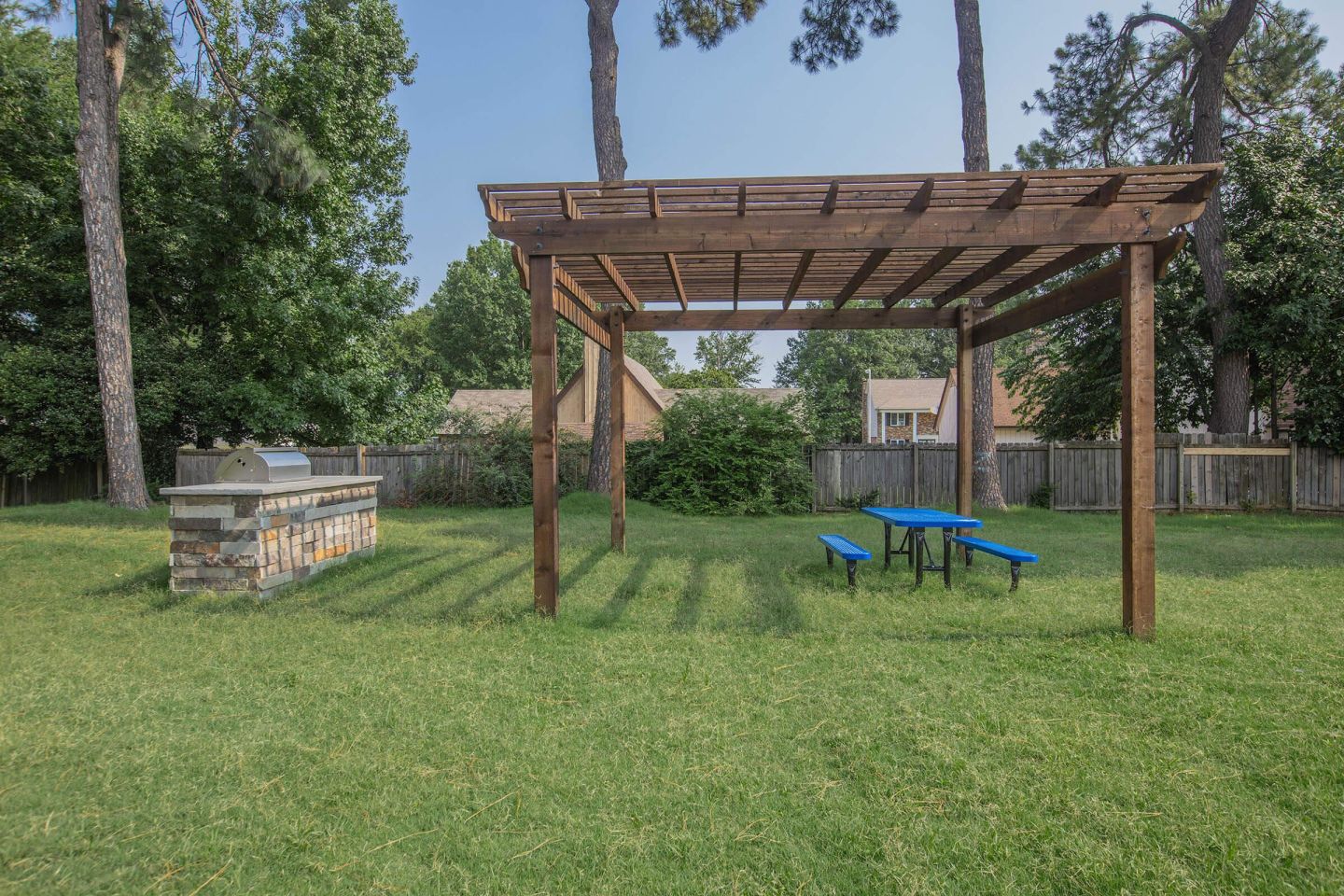 Emerald Square Apartments Image 13