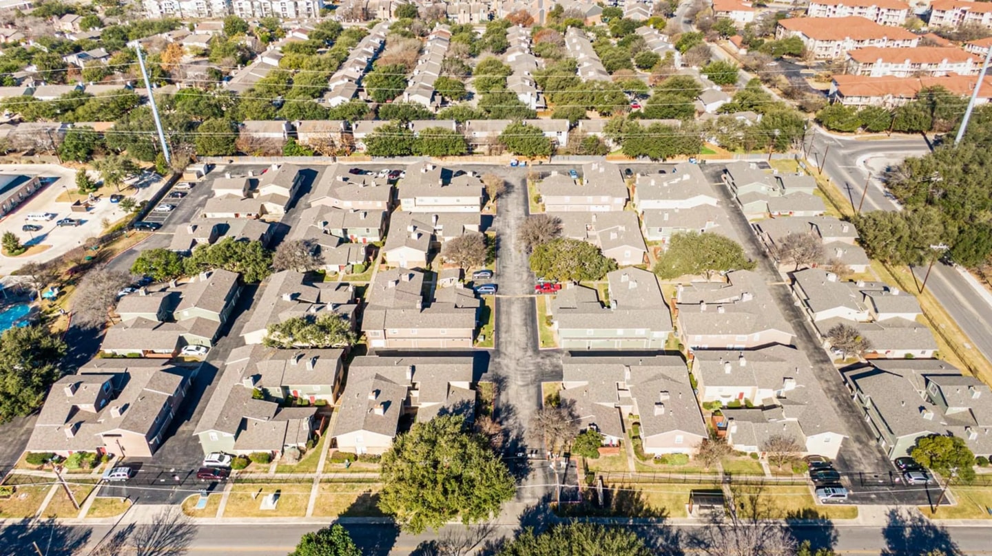 The Camaron Townhomes & Flats Image 16