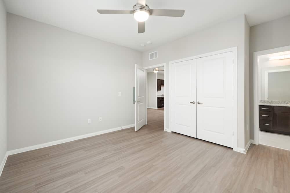 Oak Creek Image 16