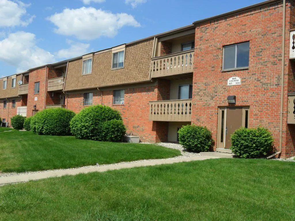 Village Square Apartments Image 10